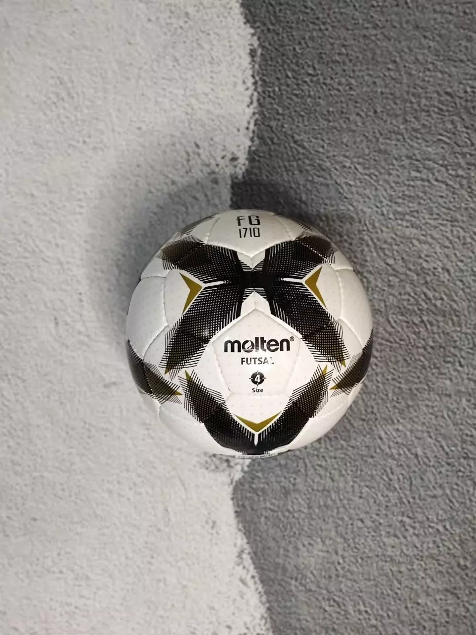 توپ مولتن سالنی سایز 4