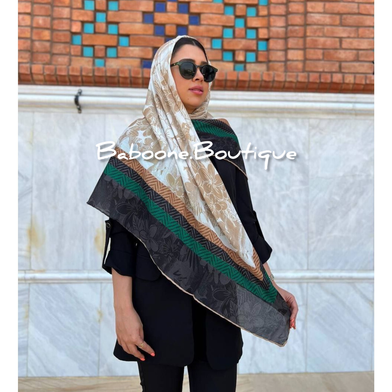 روس ی نخی قواره دار زمینه  سفید کرم سبز مشکی