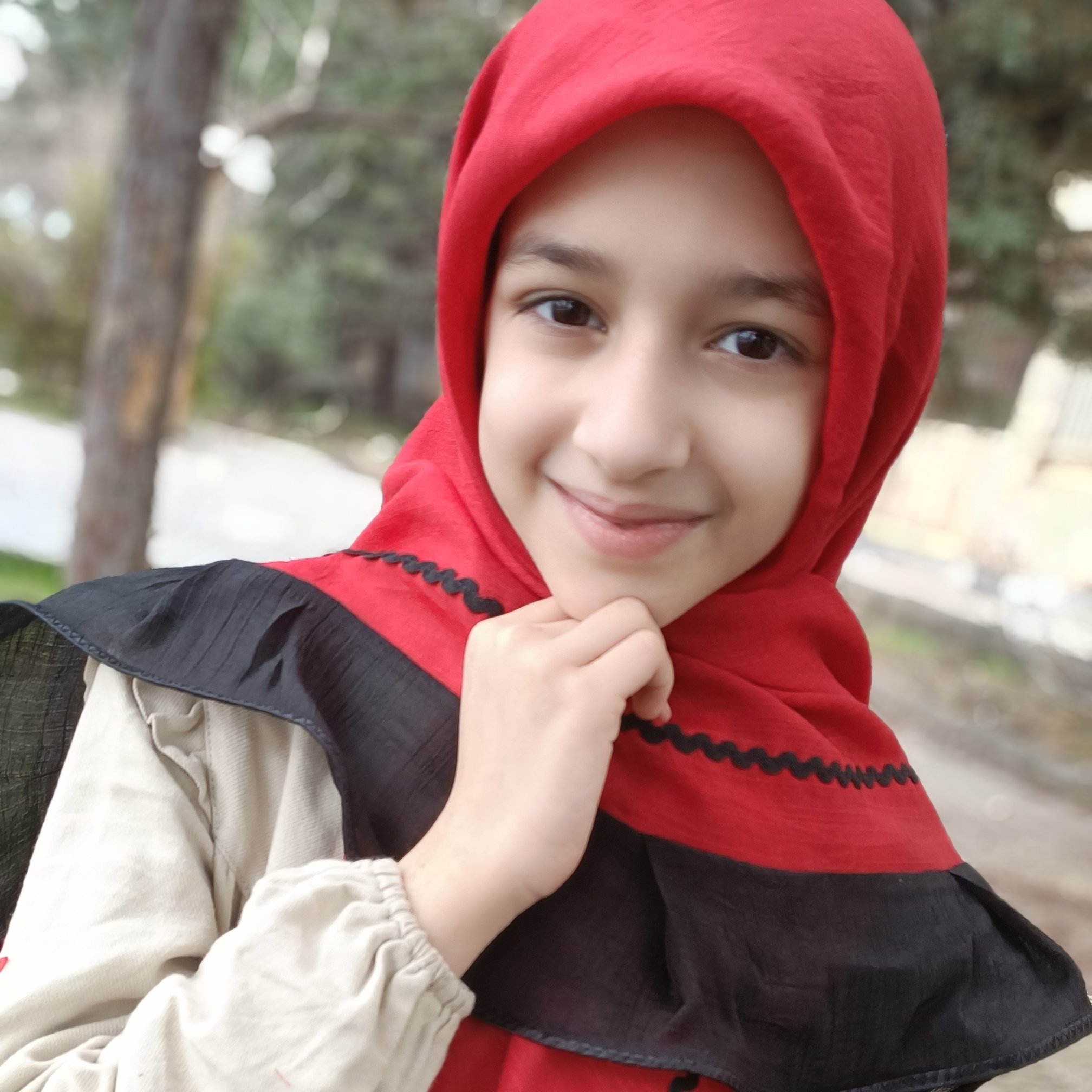 روسری دورچیندار نوجوان در رنگبندی