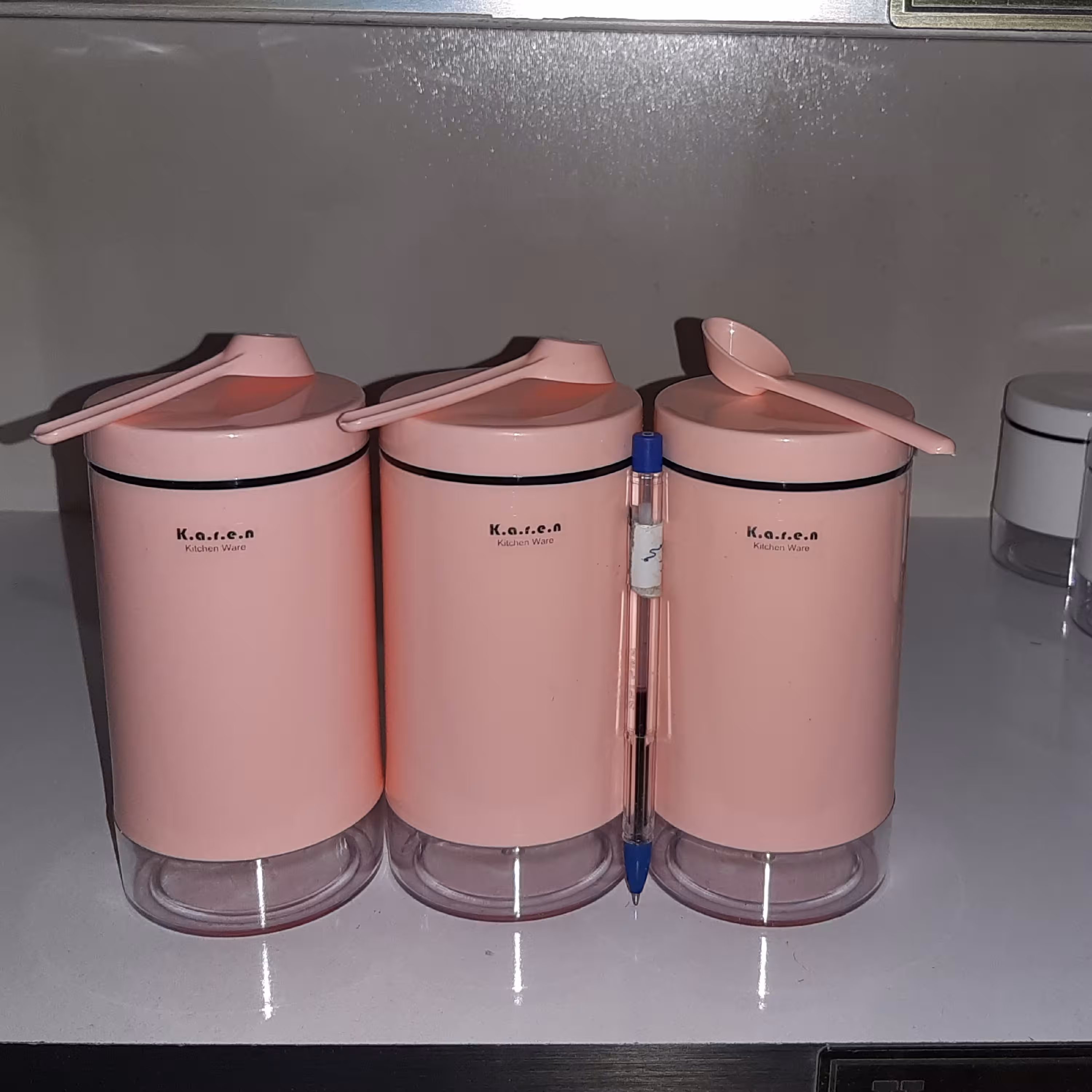 جاادویه پیمانه دار3عددی سایز بزرگ برند کارن در ابعادقطر 7 و ارتفاع 14سانتی متر در پلاسکو هستی