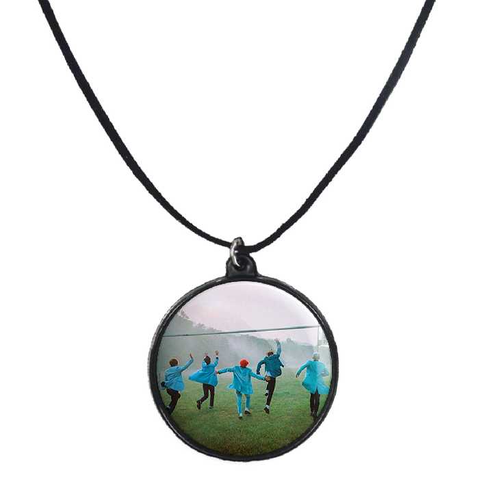 گردنبند پرمانه طرح گروه موسیقی بیگ بنگ کد pmb.15259 مدل دو طرفه