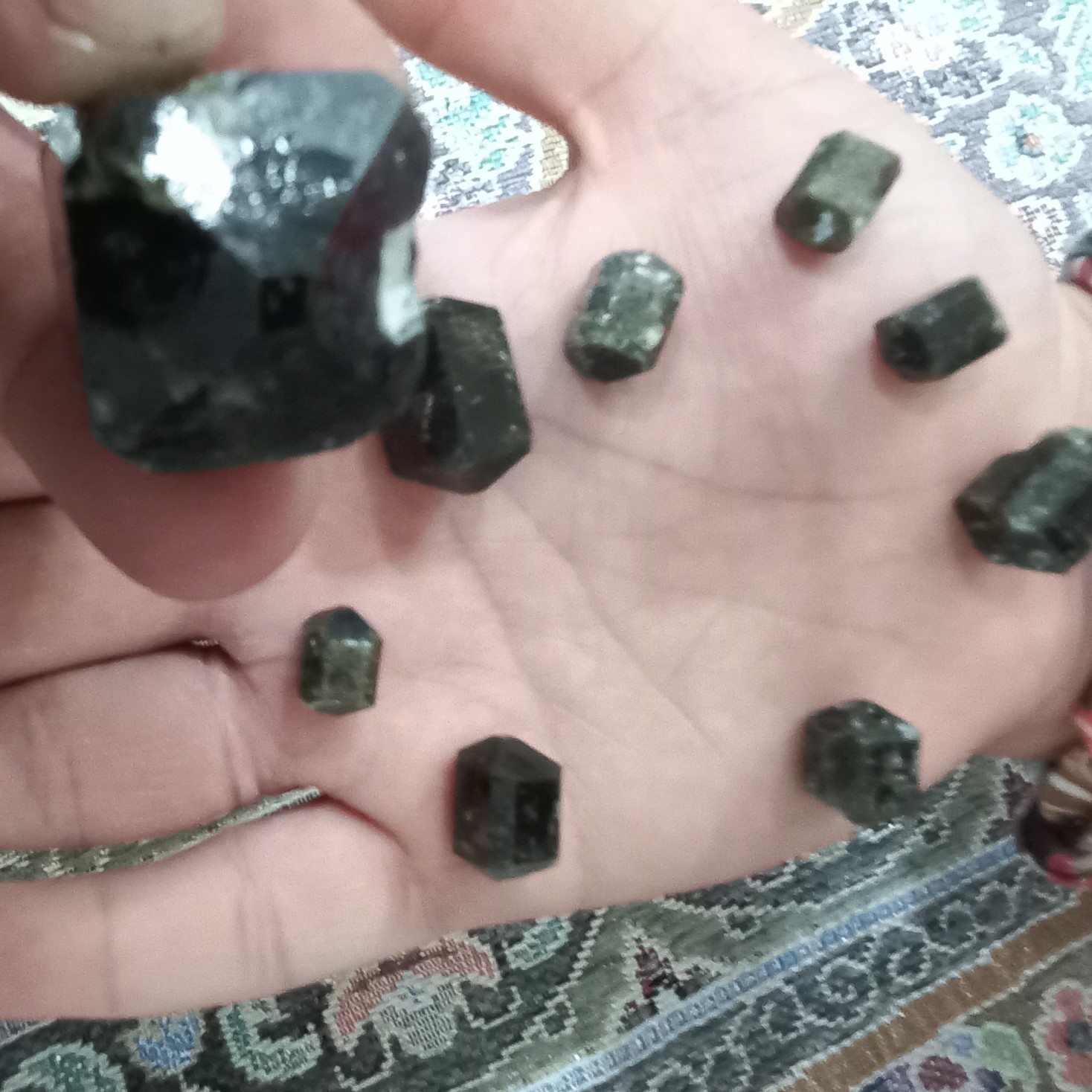 سنگ گارنت بسیار زیبا و خاص.فوق العاده 