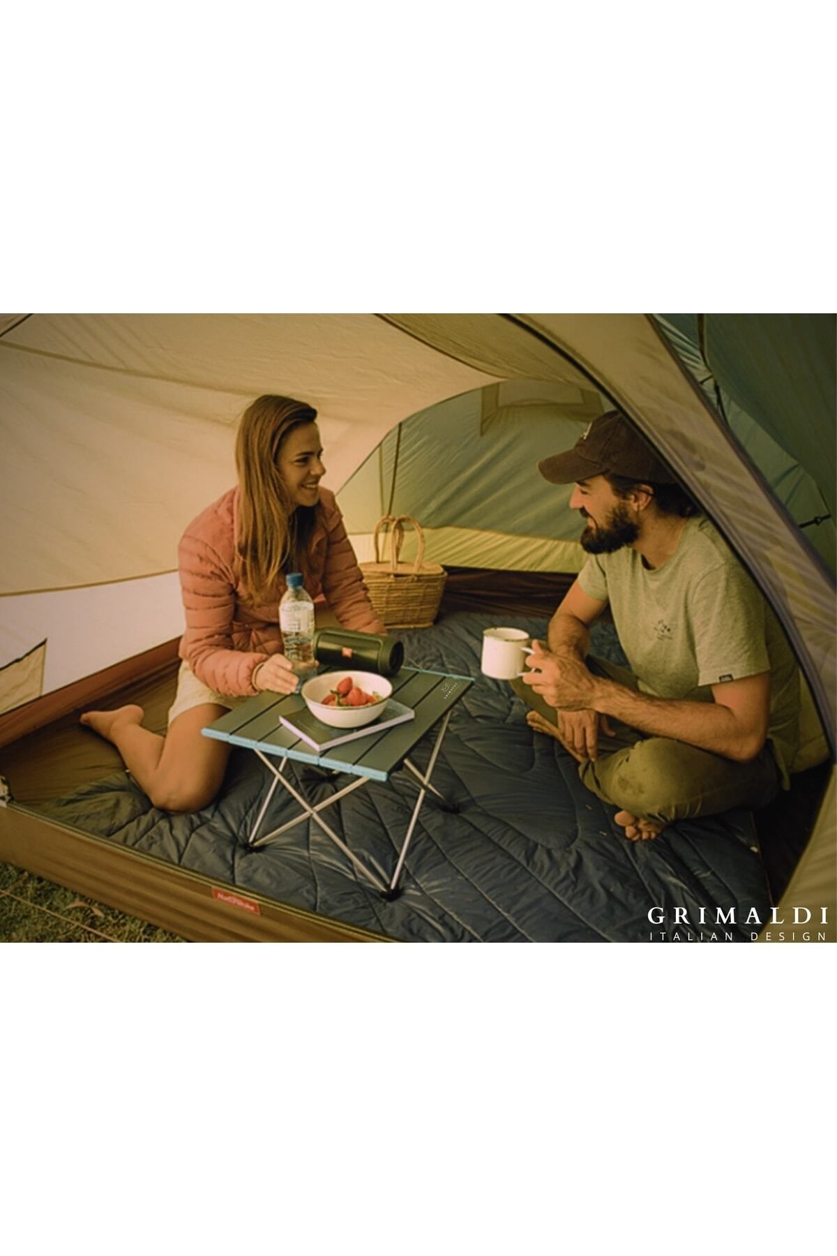 میز کمپ مشکی سیاه کمپینگ اردوگاه آلومینیومی تاشو و پیک نیک مدل گسترده 66 X 47 51 سانتی متر GRİMALDİ