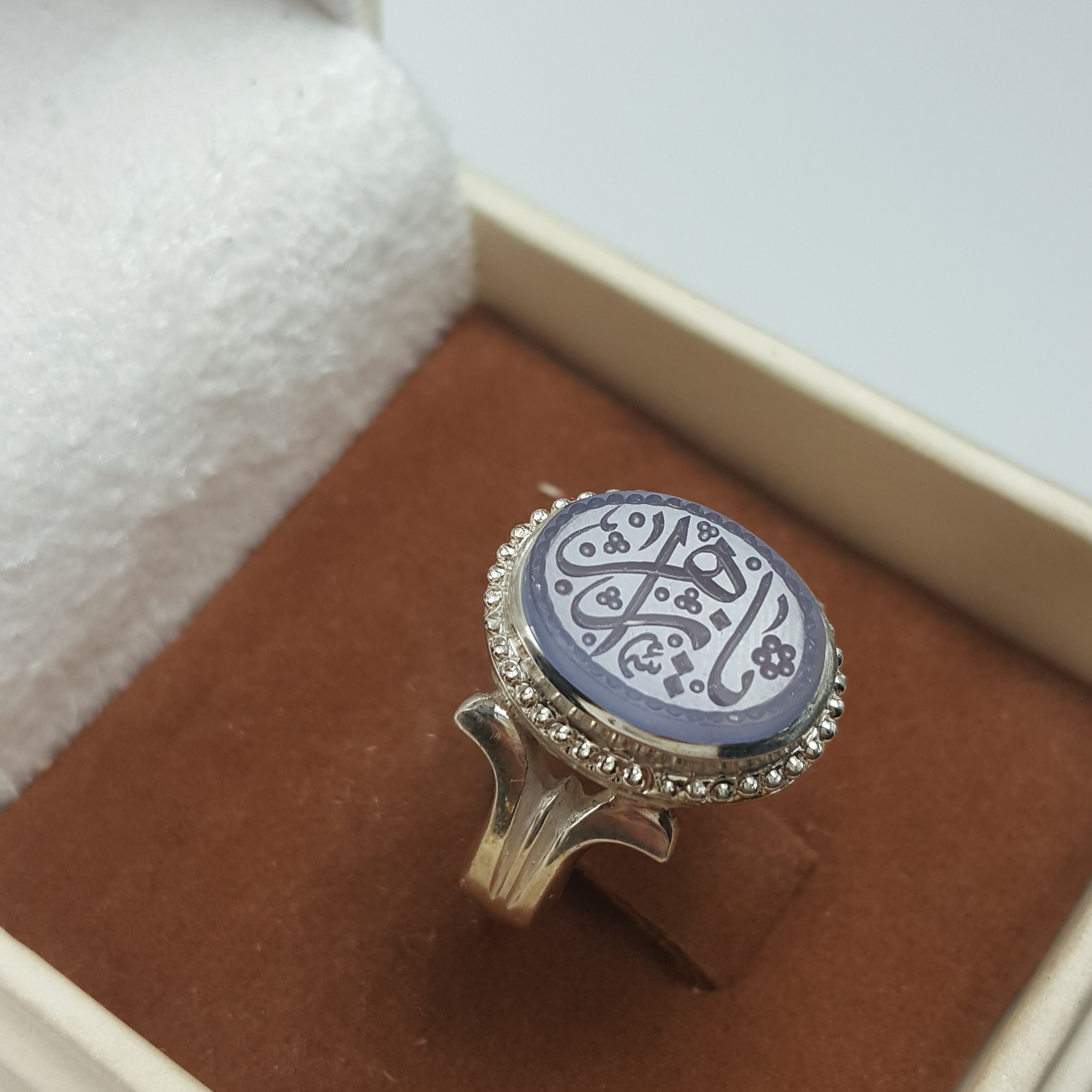 انگشتر عقیق یمن 
رکاب دست ساز 
خط استاد سما 
ابعاد نگین 14 در 10 
وزن انگشتر 8.5
قیمت 1350