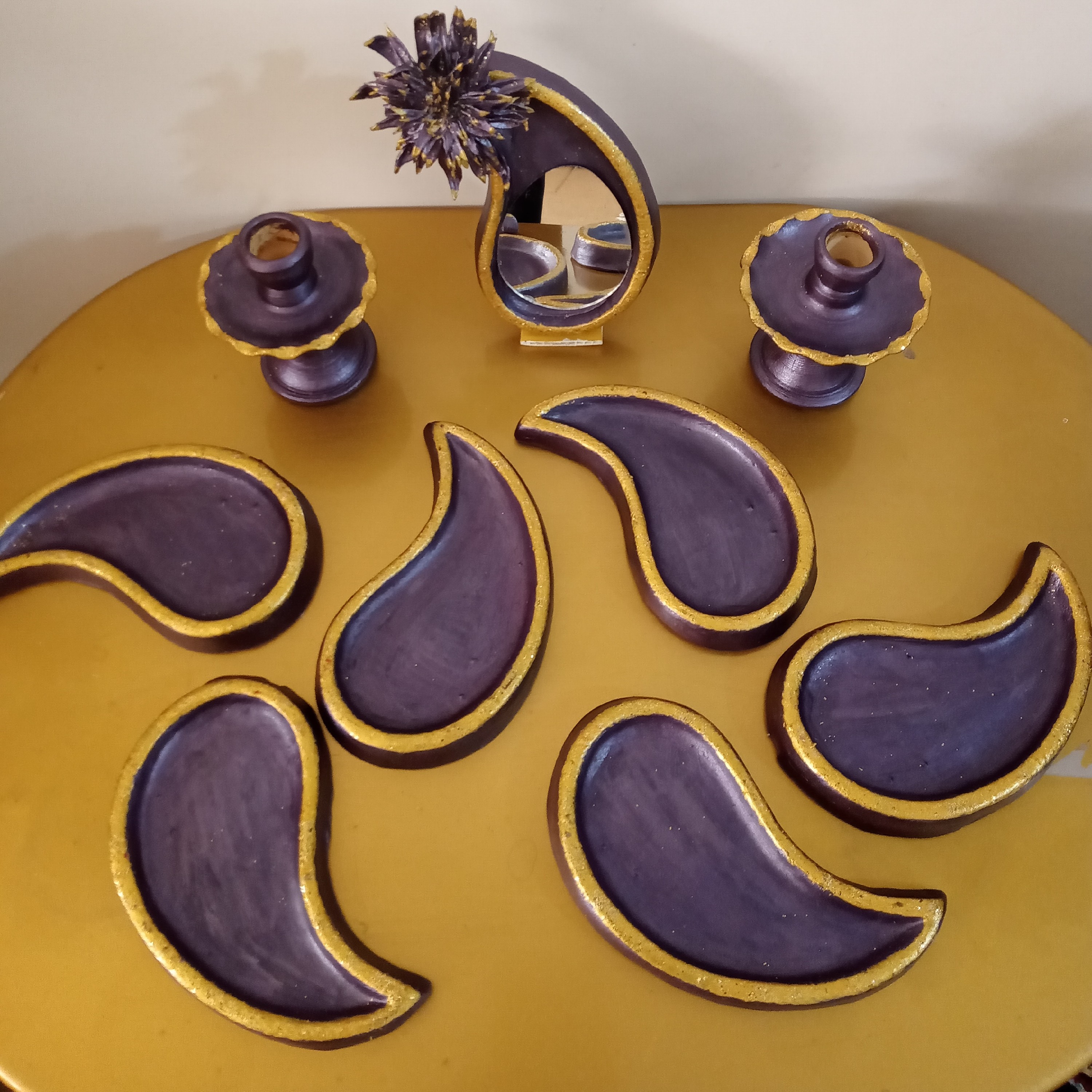 هفت سین سفالی شیک مدل ترمه رنگ بنفش و طلایی 9 پارچه 