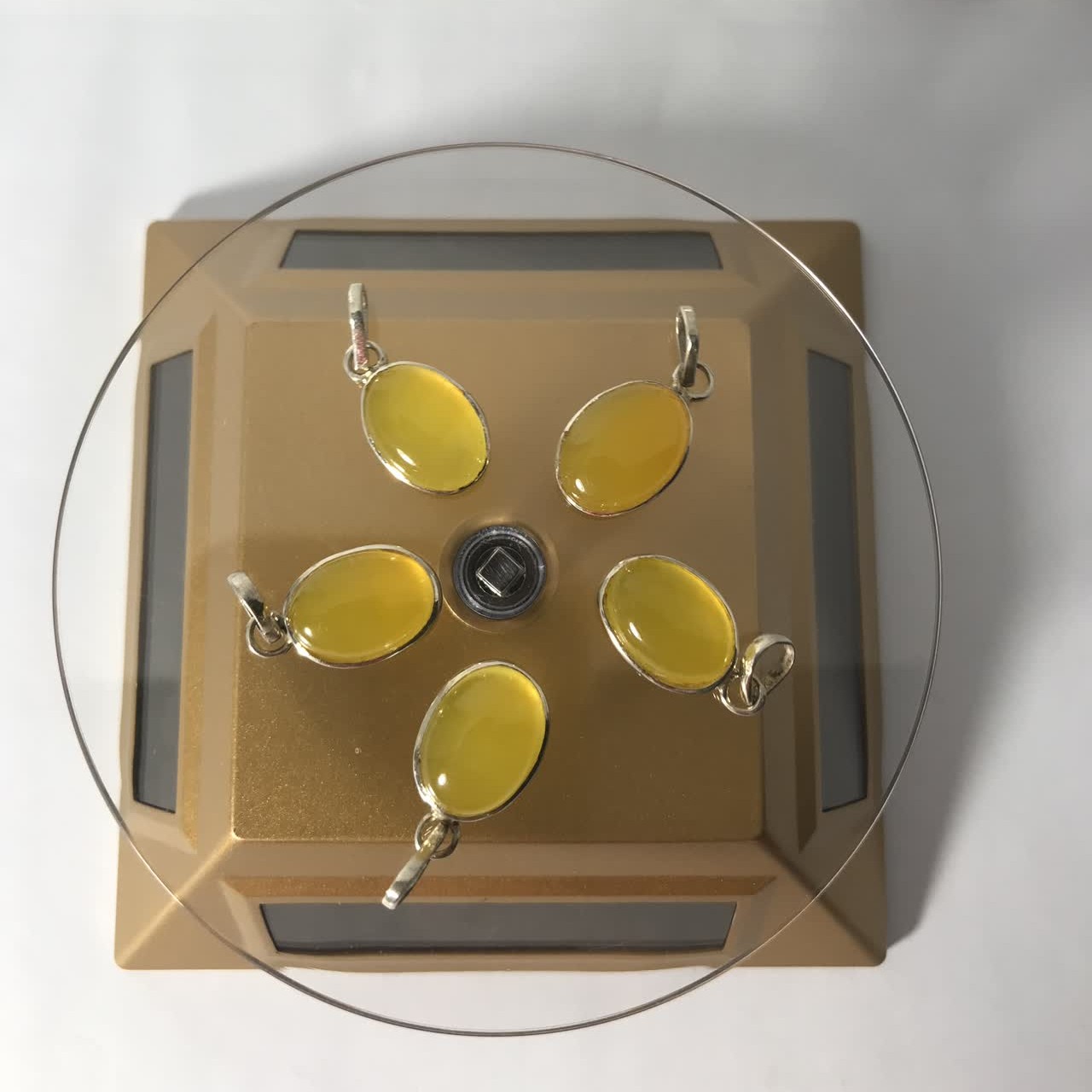 گردنبند نقره شرف الشمس عقیق زرد حکاکی شده در 19 فروردین