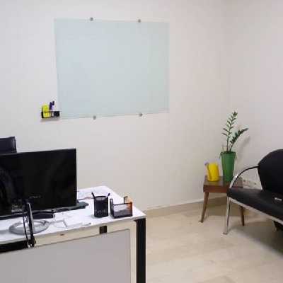 تخته وایت برد شیشه ای مدل MB108 سایز ۸۰ × ۱۰۰ سانتی متر