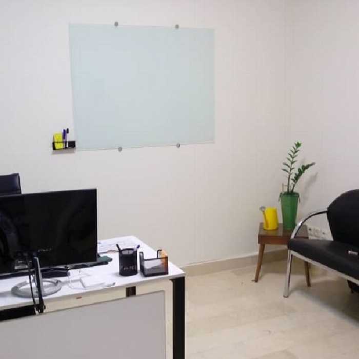 تخته وایت برد شیشه ای مدل MB108 سایز ۸۰ × ۱۰۰ سانتی متر