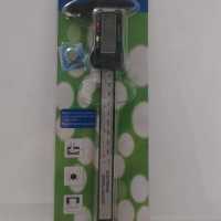 کولیس دیجیتالی جنس کولیس کربن فشرده رنگ مشکی دارای یک باطری اضافه