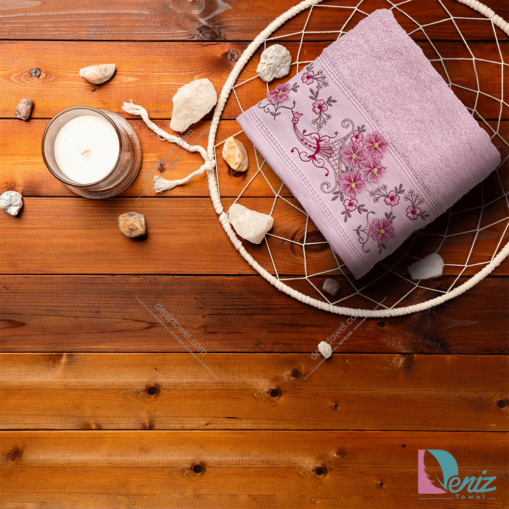 حوله دستی گلدوزی طرح گل برجسته رنگ صورتی روشن