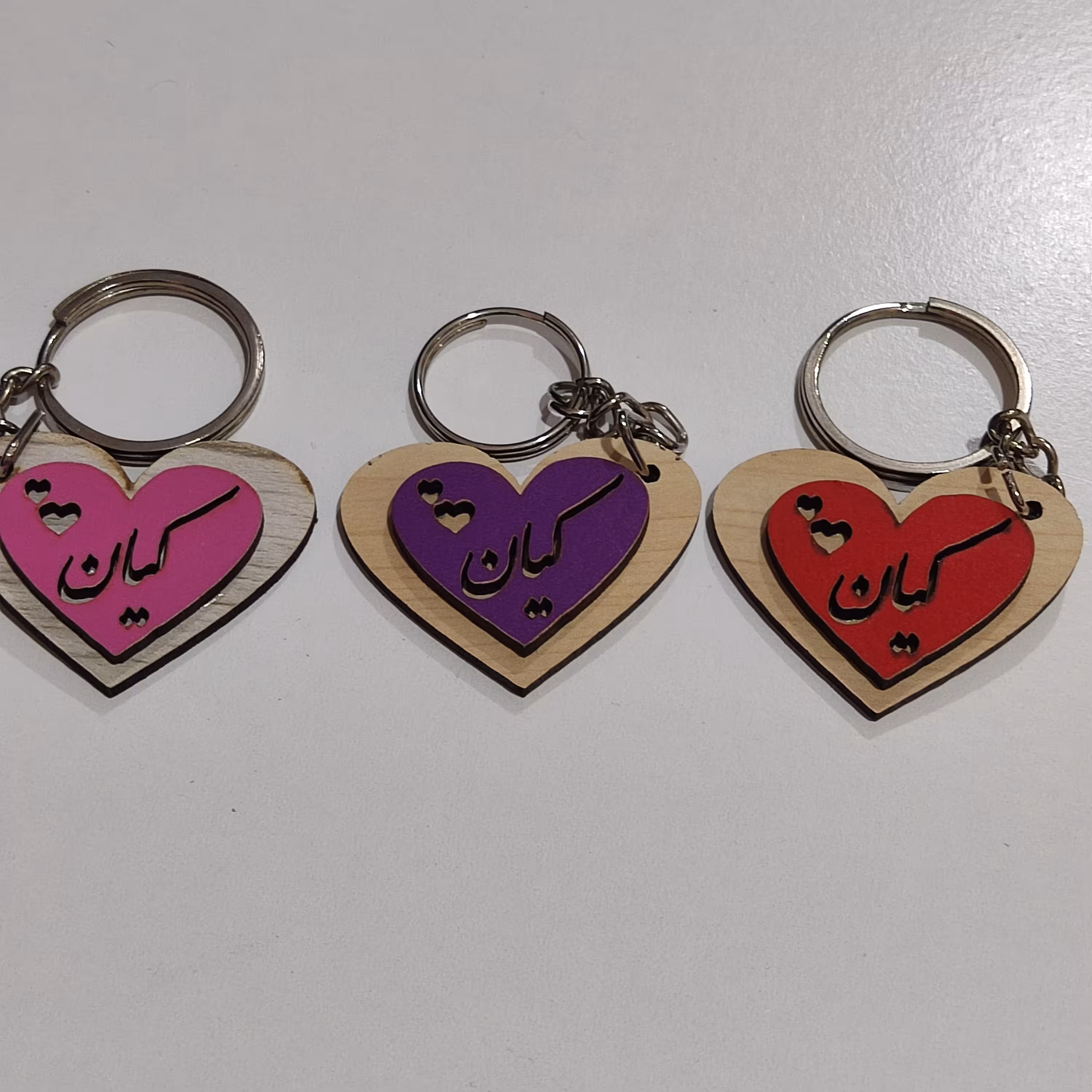 دست کلید چوبی (پاسوییچی) قلبی شکل اسم کیان دارای رنگبندی و شکل مختلف 