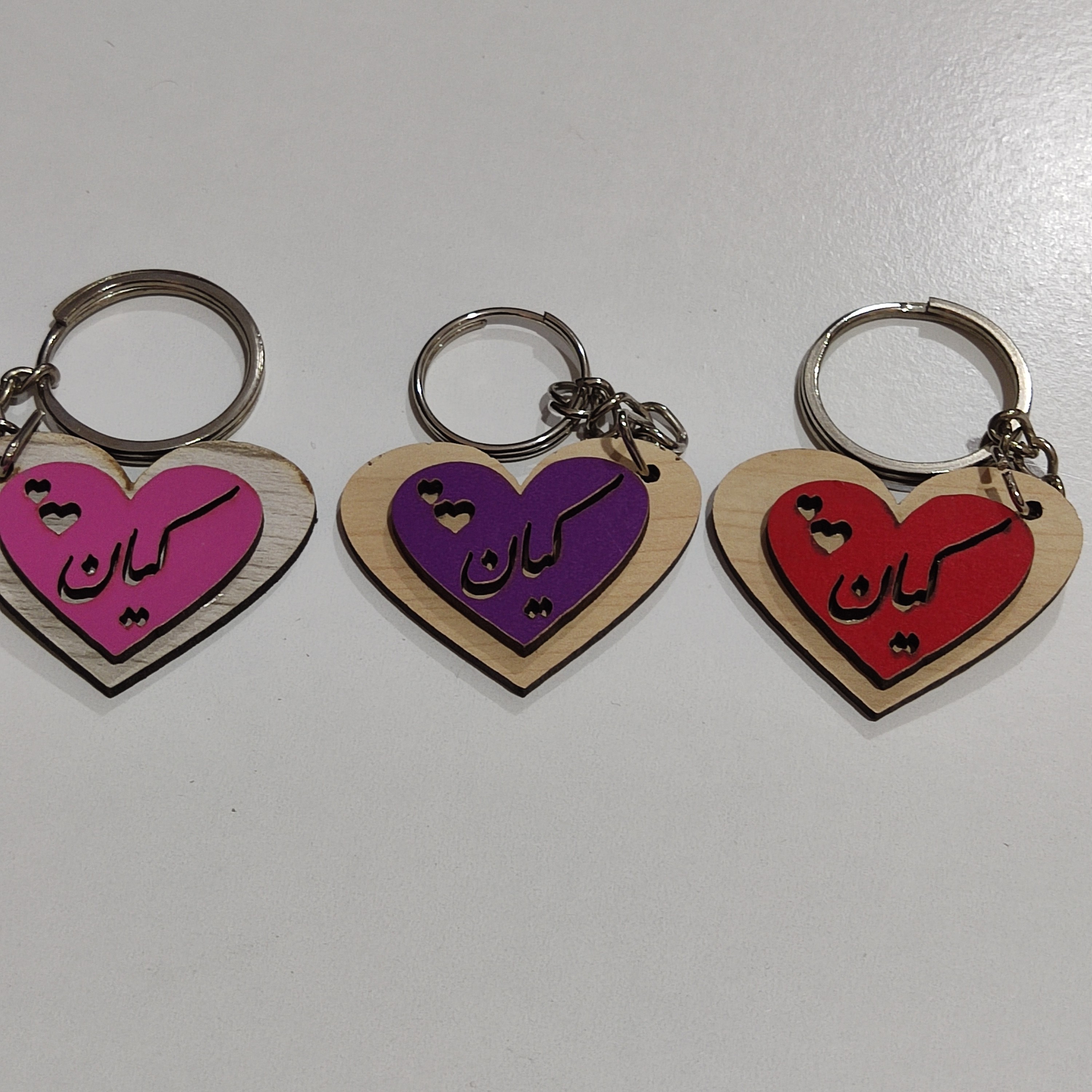 دست کلید چوبی (پاسوییچی) قلبی شکل اسم کیان دارای رنگبندی و شکل مختلف 