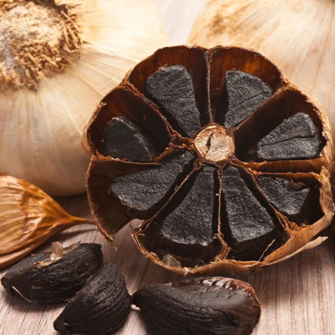 سیر سیاه بسته  700 گرمی کیفیت فوق العاده عالی سیرسیاه