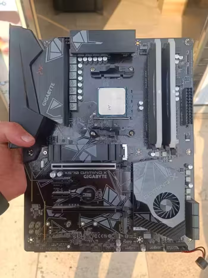 باندل گیمینگ GIGABYTE X570 GAMING X و RYZEN PRO5 4650G و 32 گیگ رم کورس ایر