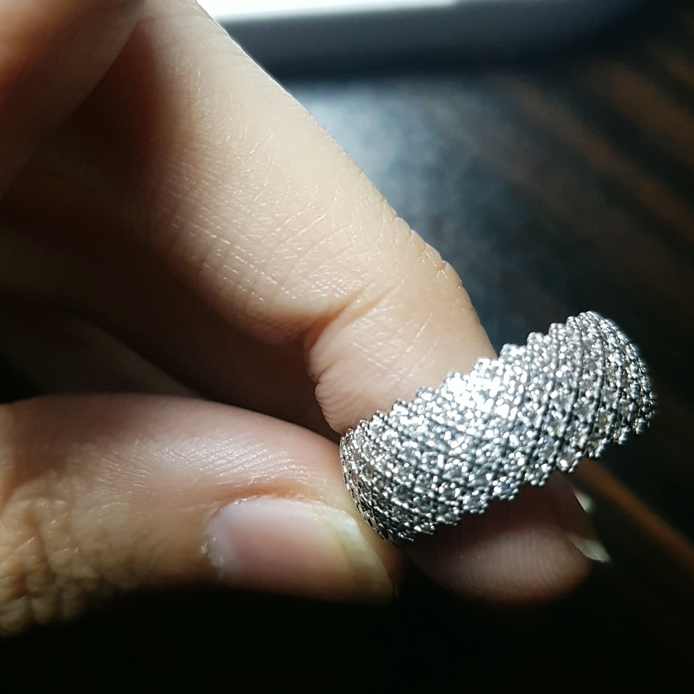 انگشتر جواهری نقره طرح ملکه ابکاری طلا سفید طرح طلا