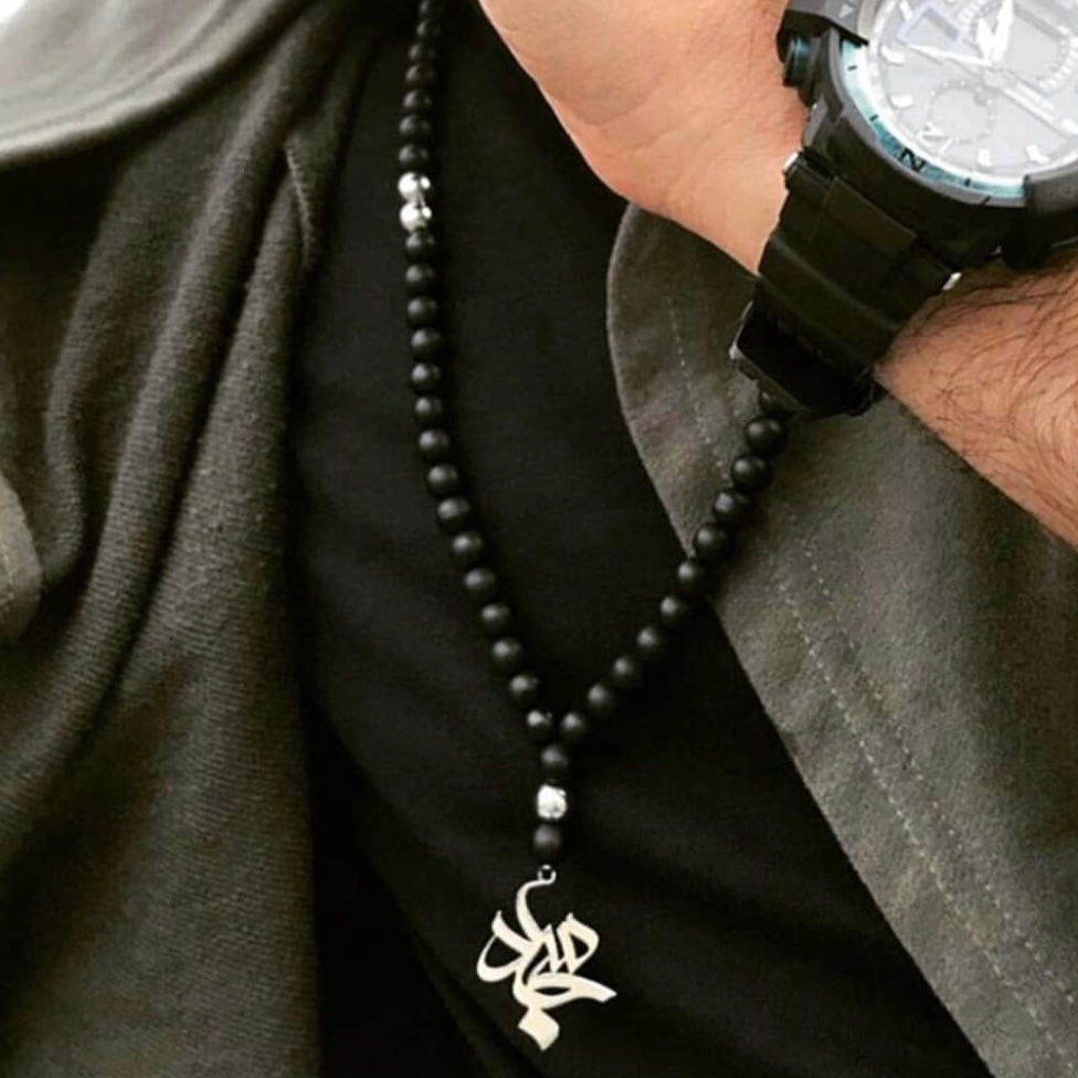 گردنبند اسم  دلخواه با سنگ اونیکس و پلاک استیل رنگ ثابت زنانه و مردانه 