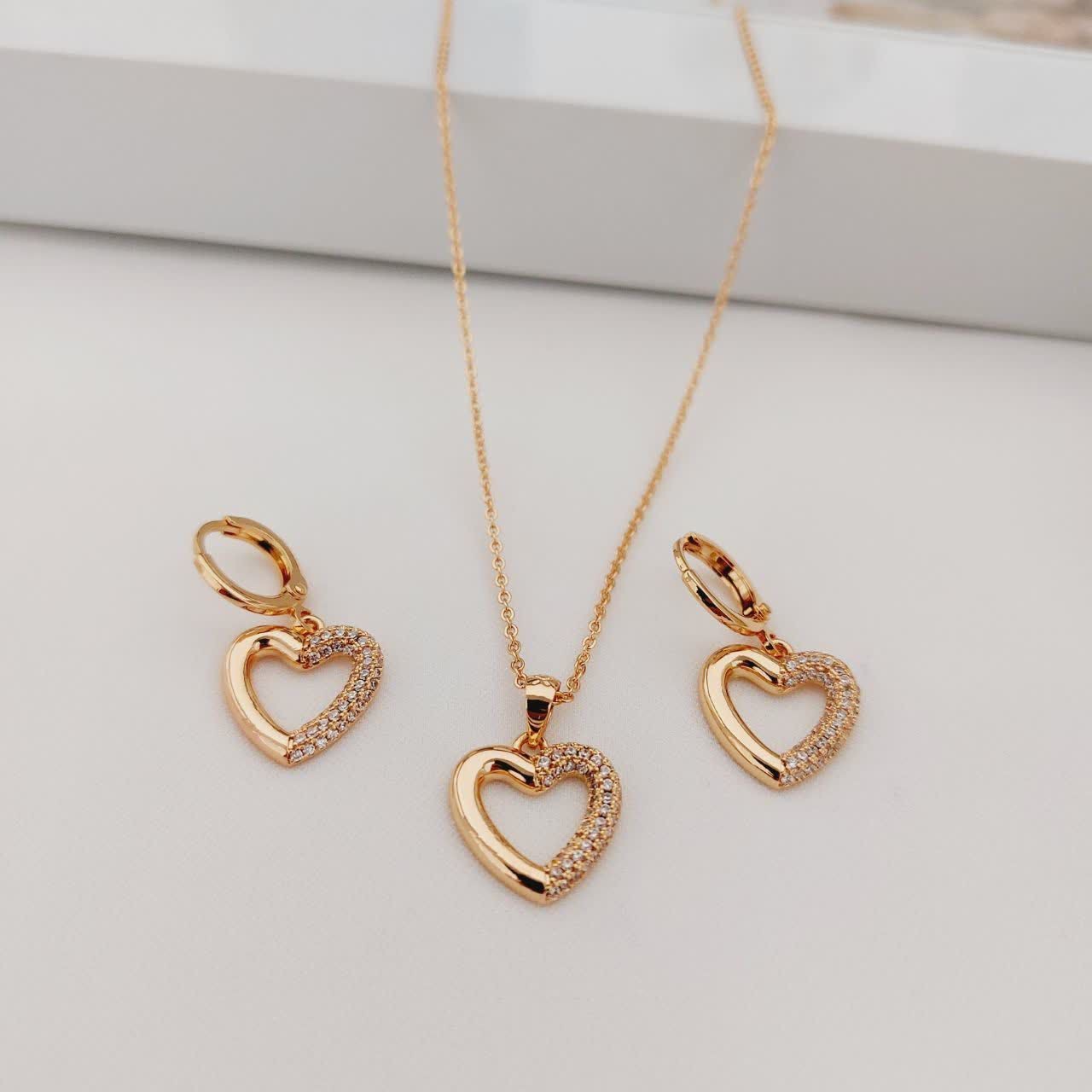 نیمست قلب کد11373 طرح جواهر.برند محبوب ysx.نگین اتم.با آبکاری طلا.ضد حساسیت.رنگ ثابت