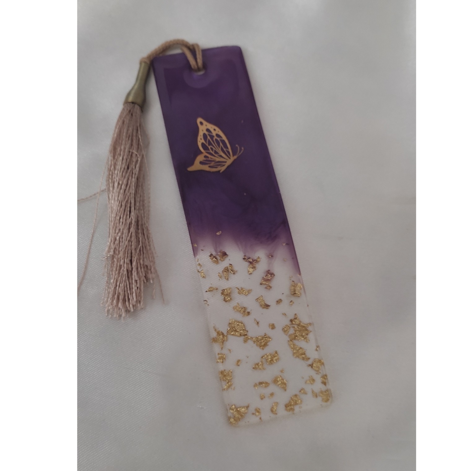 نشانگر رزینی  طرح رنگ یاسی با پروانه طلایی مخصوص نشانه گذاری تا جایی که مطالعه می کنید 