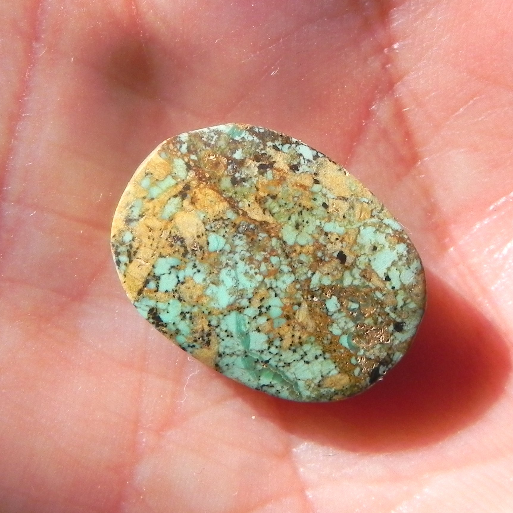 نگین فیروزه نیشابوری اصل معدنی تراش بیضی دامله مناسب انگشتری کد3