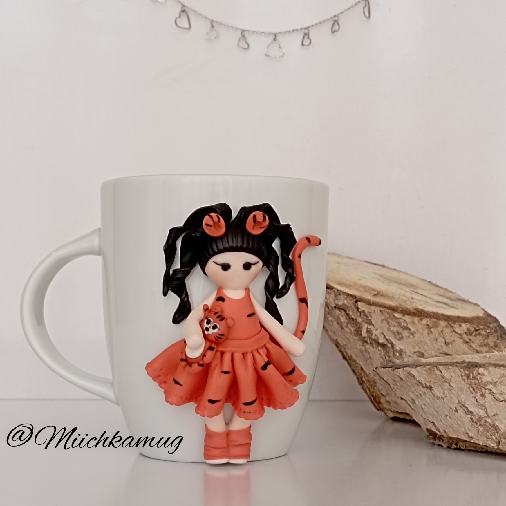 ماگ سرامیکی  دختر ببری ارتفاع10cm ساخته شده با خمیر پلیمری ایرانی