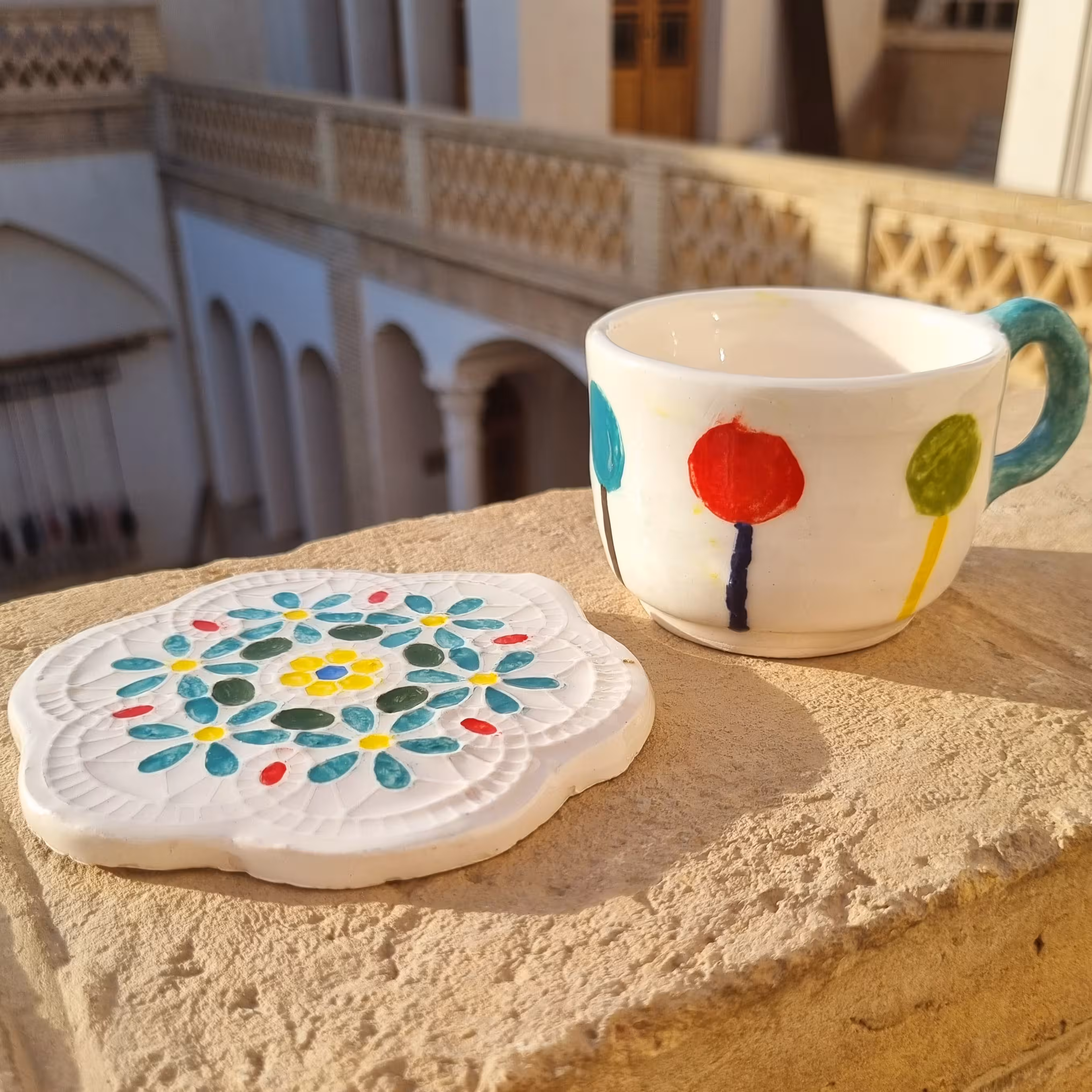 فنجان و زیرلیوانی سرامیکی