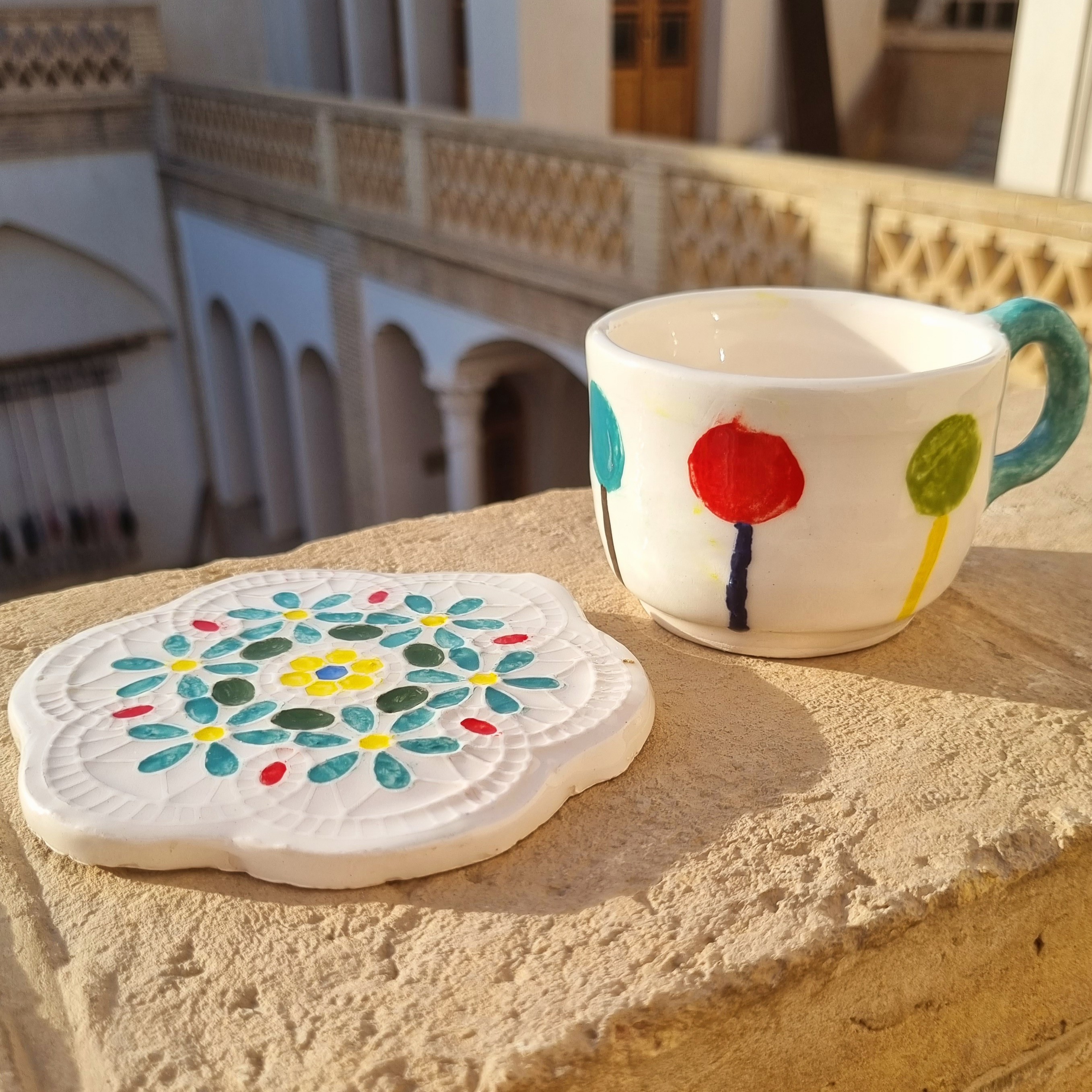 فنجان و زیرلیوانی سرامیکی