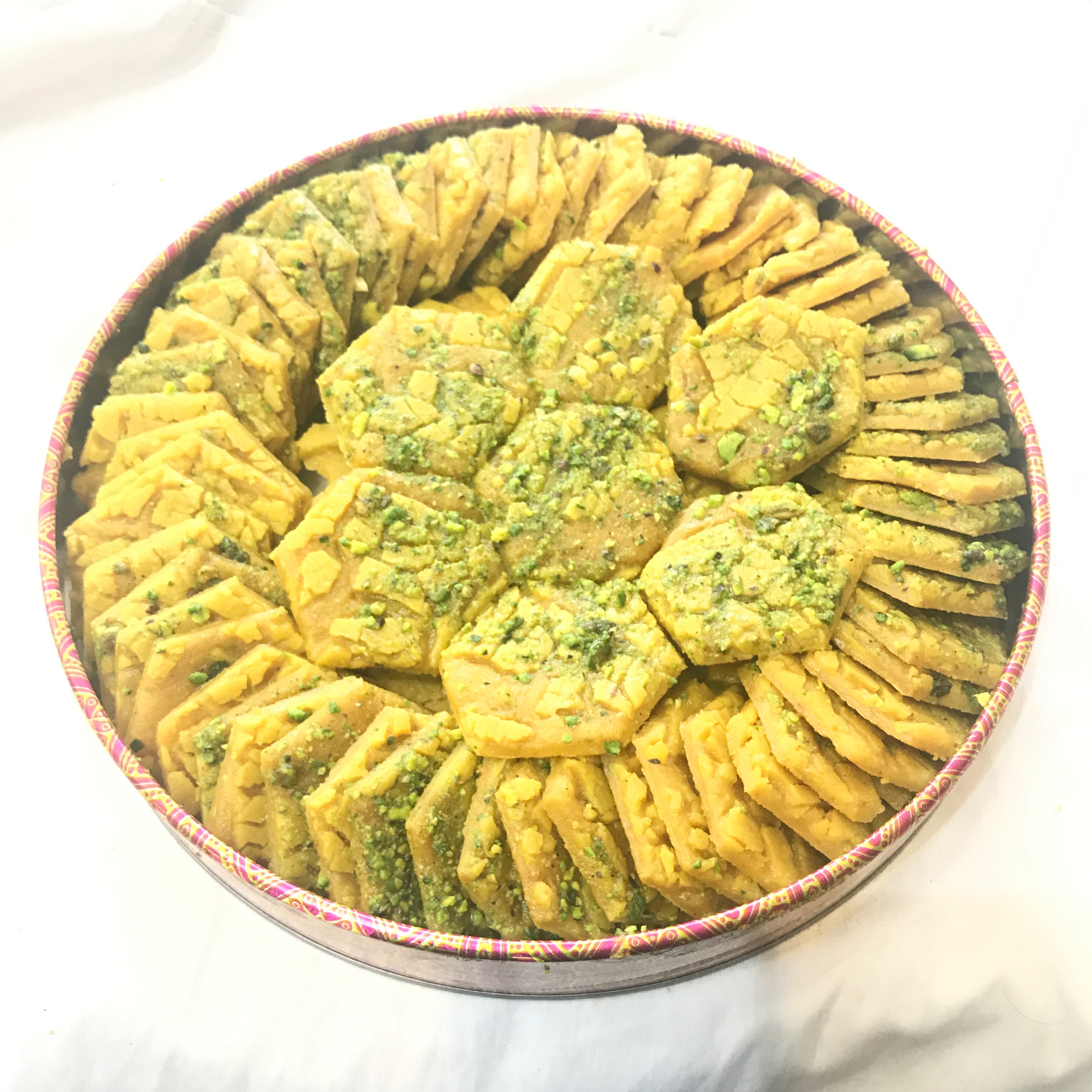 سوهان سکه ای نباتی با پسته