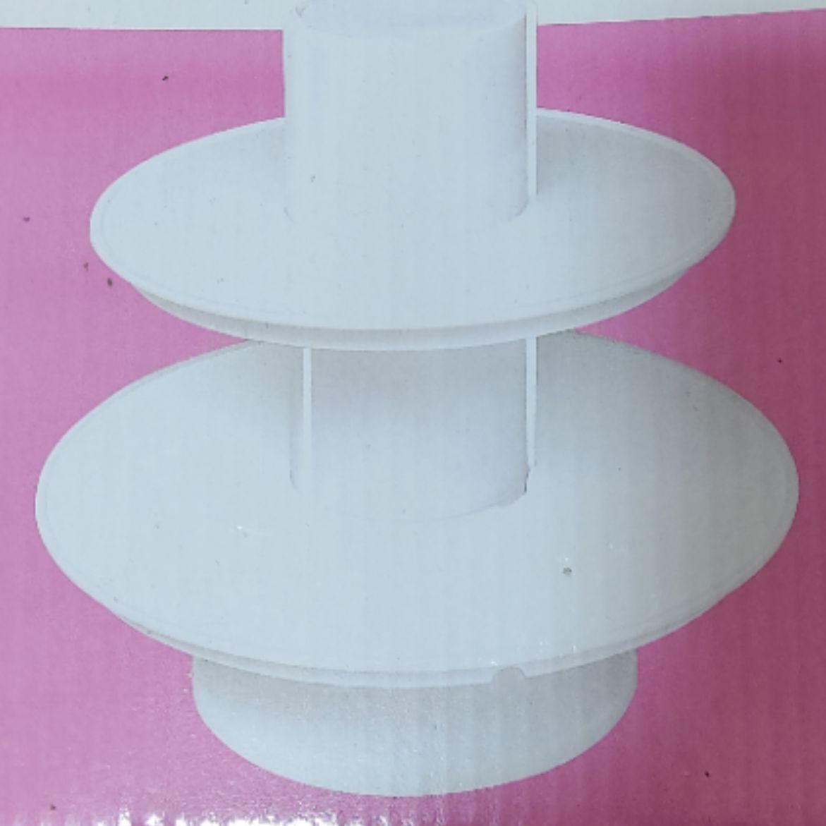 پایه استند کیک سورپرایز  دوطبقه  با قطر صفحه 25 و  30 سانت برای گذاشتن هدیه داخل کیک  قطر جای هدیه 8 سانت