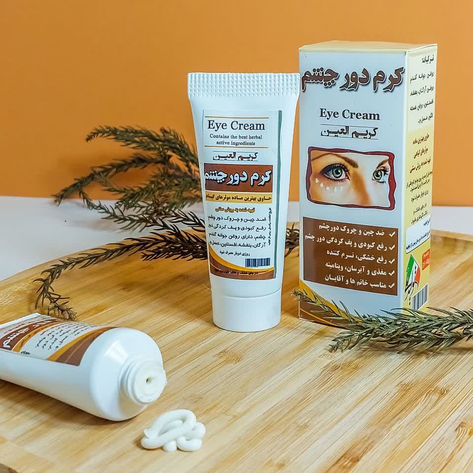 کرم گیاهی دور چشم