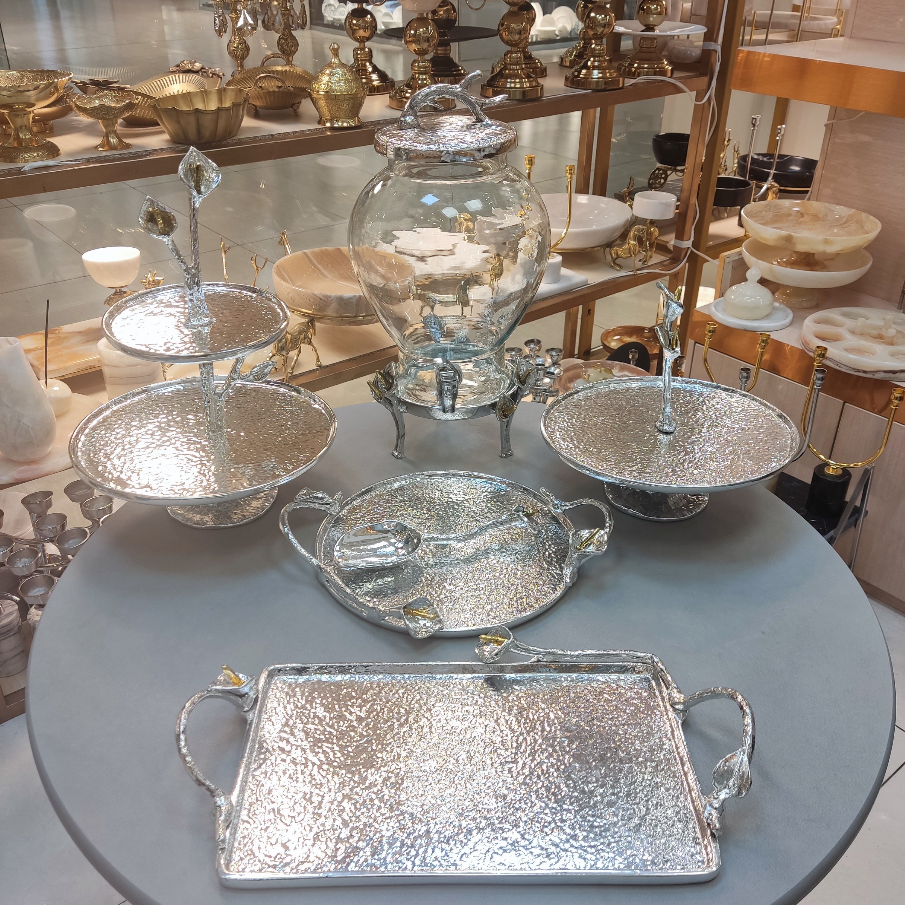 ظروف و سرویس پذیرایی لی لی الومینیوم