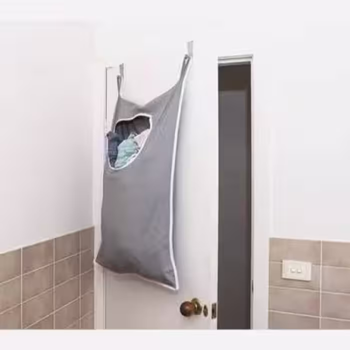کیسه رخت چرک پشت دری مای هوم