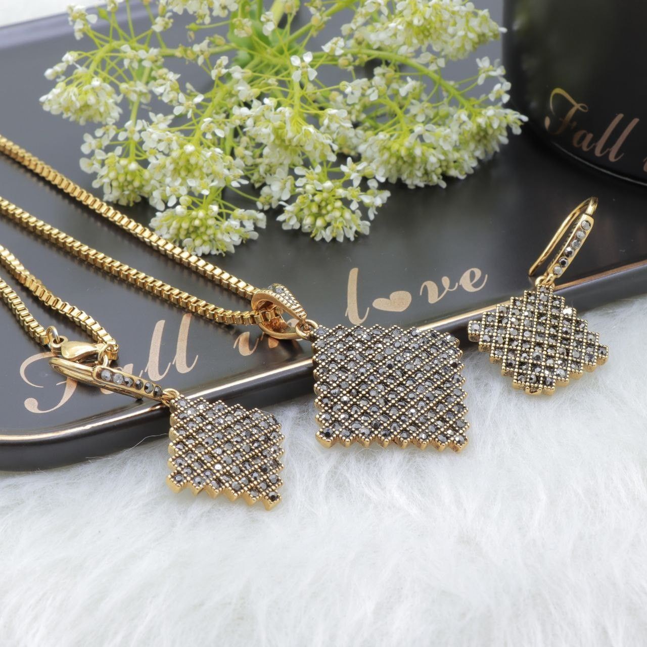 نیمست طرح طلا سیاه قلم جدید