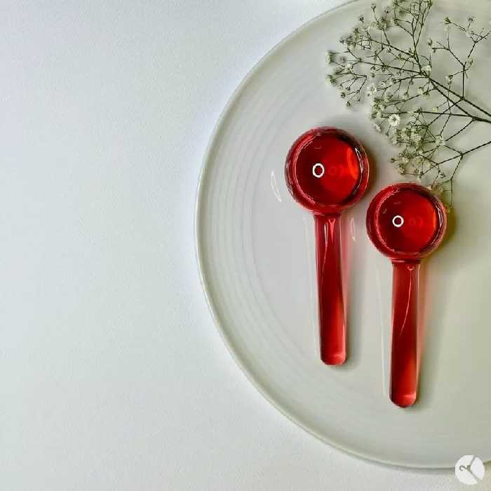 ماساژور آیس گلوب گوی یخی اکلیل دار

 

قرمز