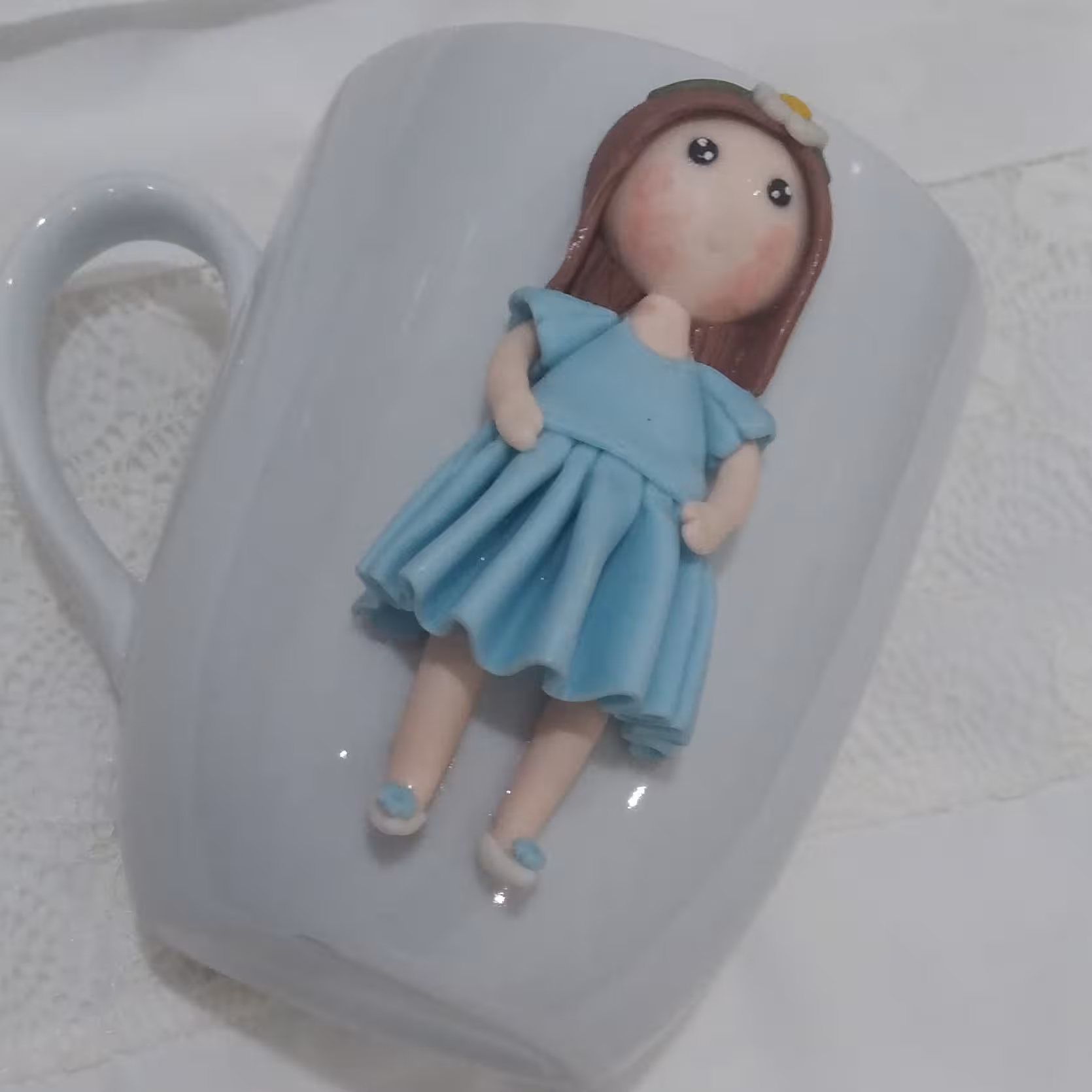 ماگ طرح دخترانه با عروسک خمیری وماگ چینی