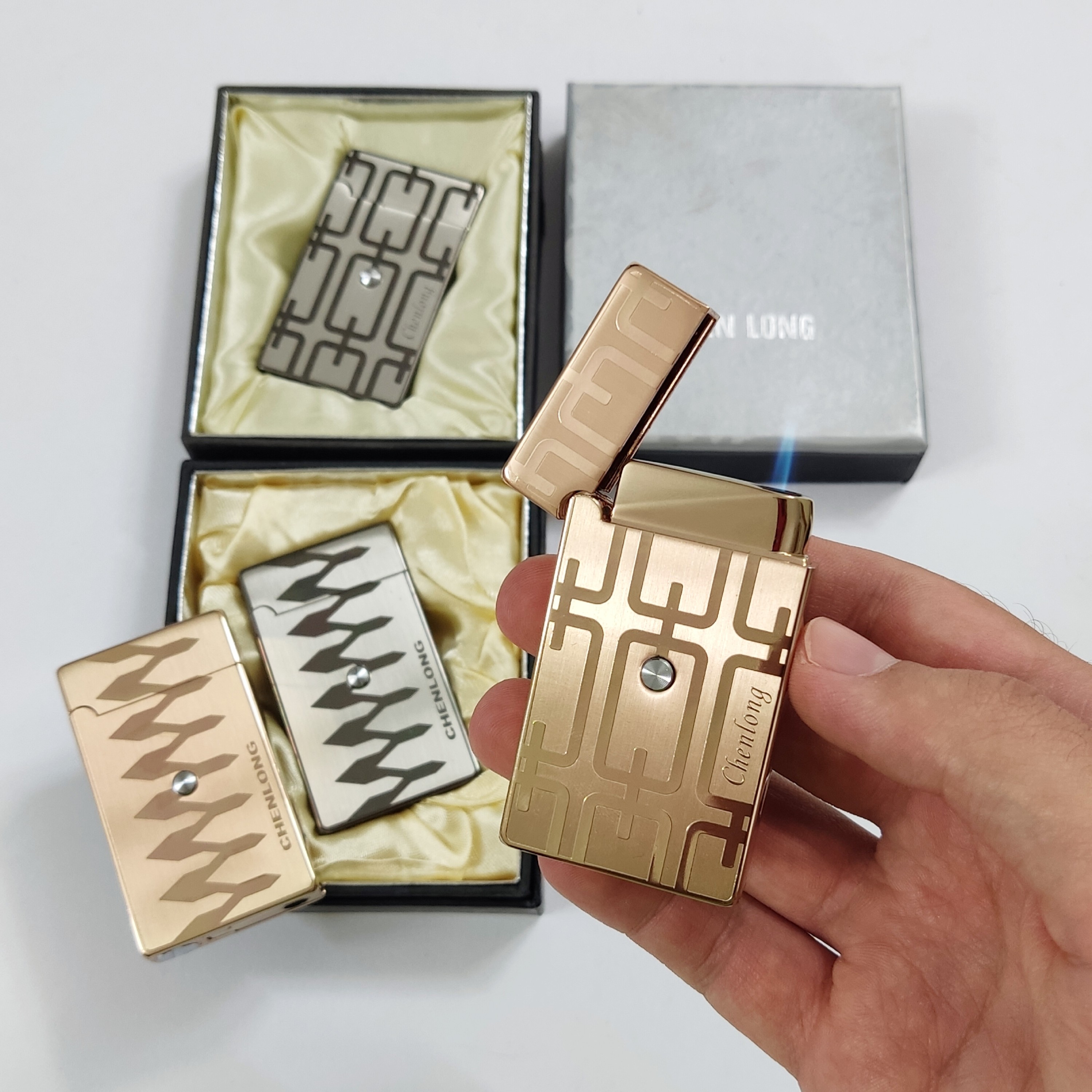 فندک اتمی دکمه ای هدیه و کادویی خاص - در 2 طرح و 2 رنگ - با جعبه