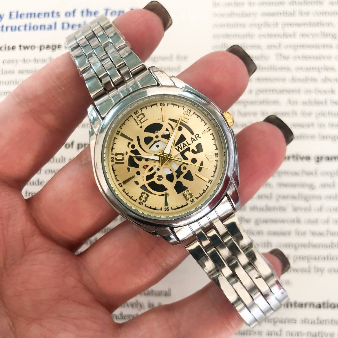 ساعت مچی زنانه والار طرح اتومات بنداستیل نقره ای
وارداتی از دبی
کیفیت عالی
قفل فشاری 
شش ماه گارانتی موتور
