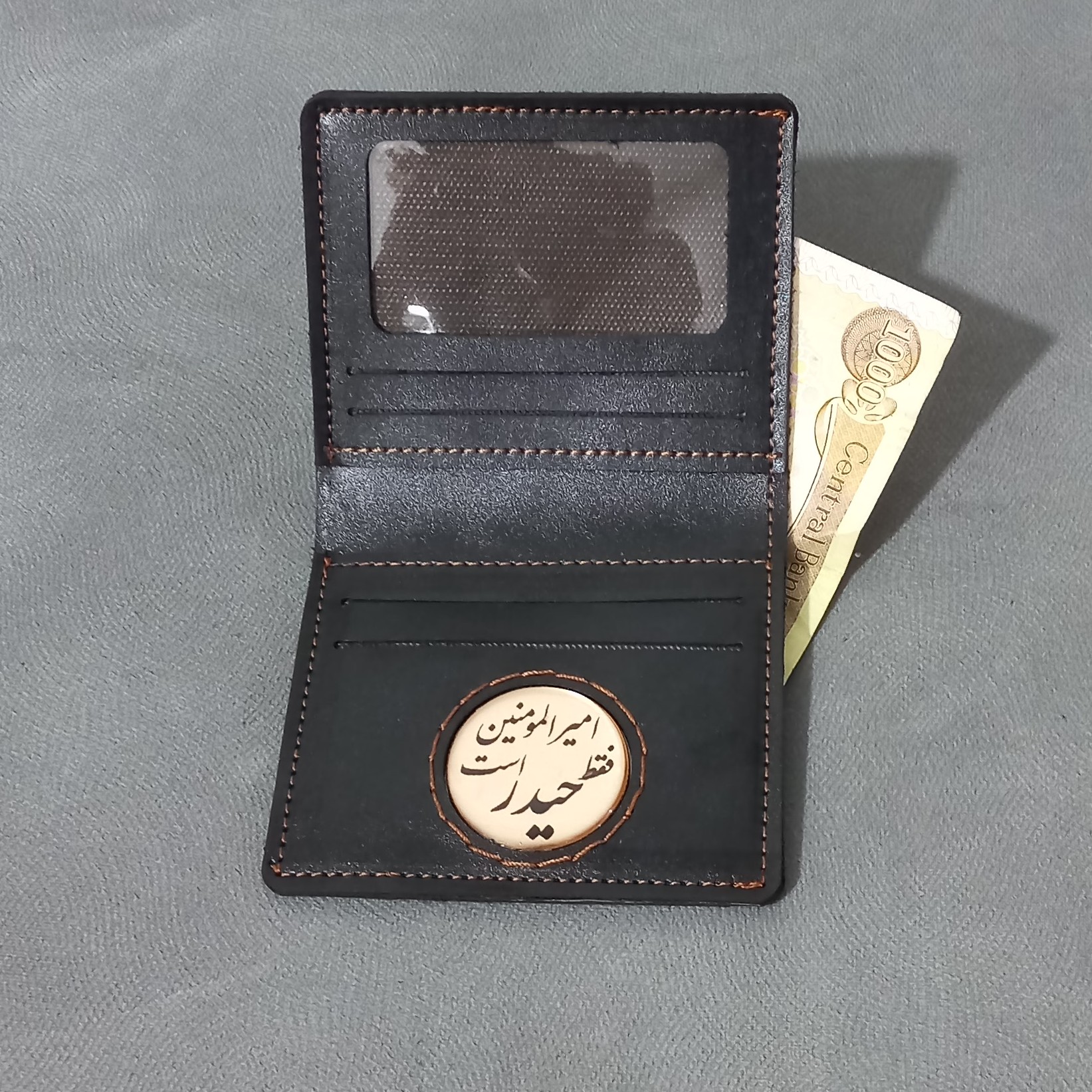 کیف کارت شناسایی  فقط حیدر امیرالمومنین است لوگو سفارشی دوخت کیف با لوگو سفارشی برجسته شما شیعه امام علی لباس مذهبی