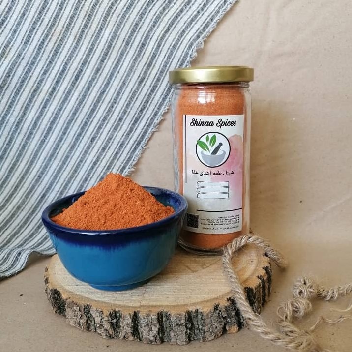 پودر فلفل قرمز شیشه ای همراه قاشق