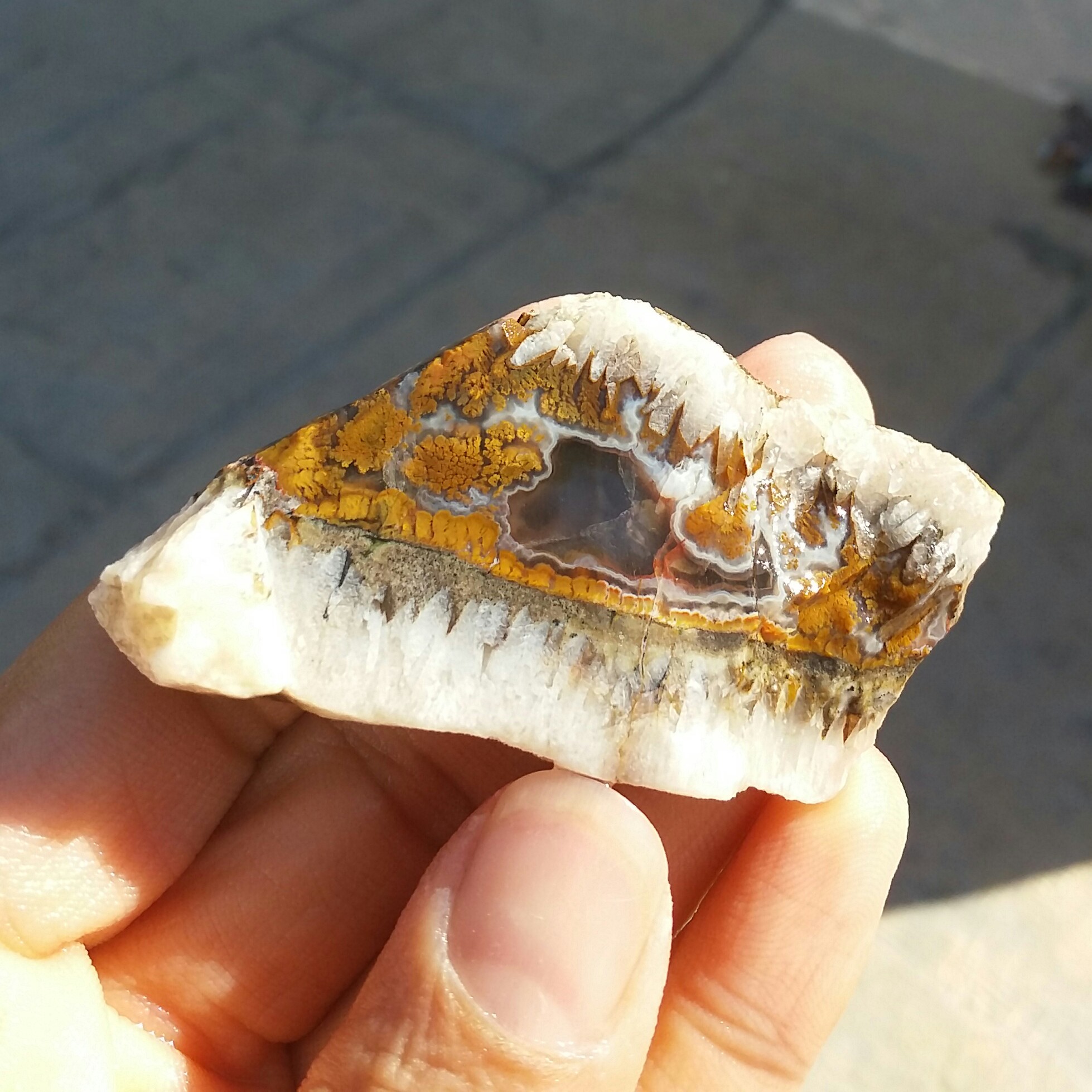 اسلایس سنگ راف عقیق منظره به همراه سلیمانی سه بعدی رنگی بسیار زیبا و خاص 100 در 100 طبیعی  شاهکار خلقت
کد 12321