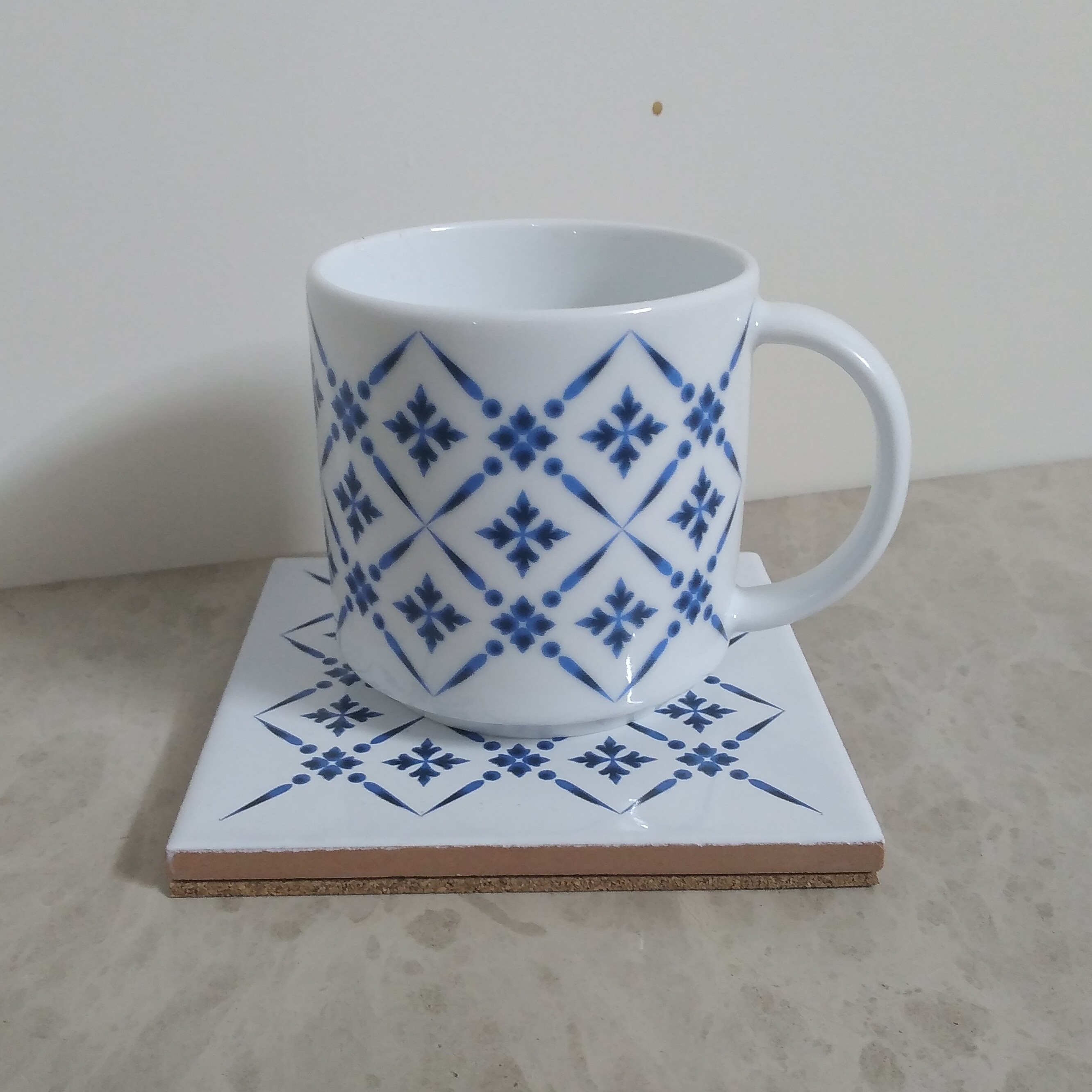 ست ماگ چینی و کاشی دکور شده به صورت دستی با لعاب کوره ای 