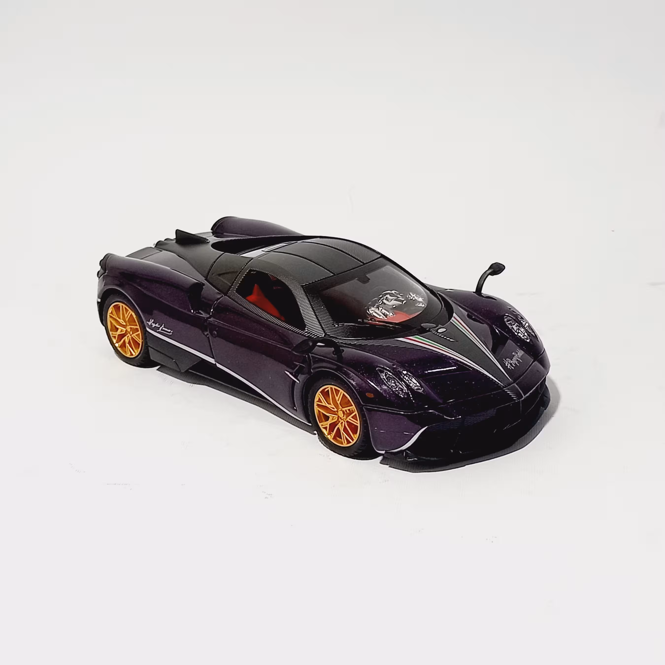 ماکت ماشین فلزی Pagani Huayra سوپر اسپورت رنگ بنفش مقیاس یک بیست و چهارم طول 20 سانتی متر