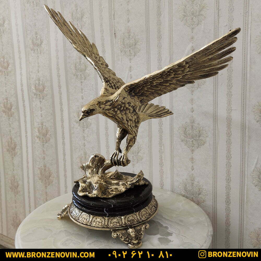 مجسمه عقاب بزرگ برنزی قلم کاری کد 2824