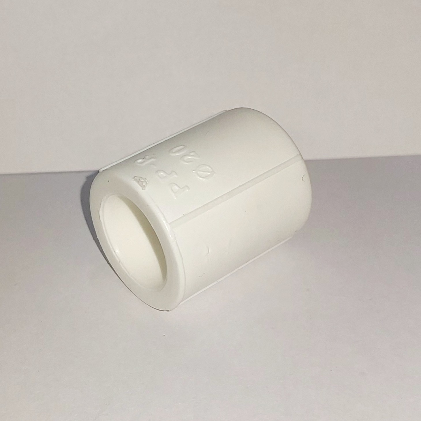 بوشن ساده سایز 20 بسته 100 عددی  سفید رنگ از جنس پلی پروپیلن 