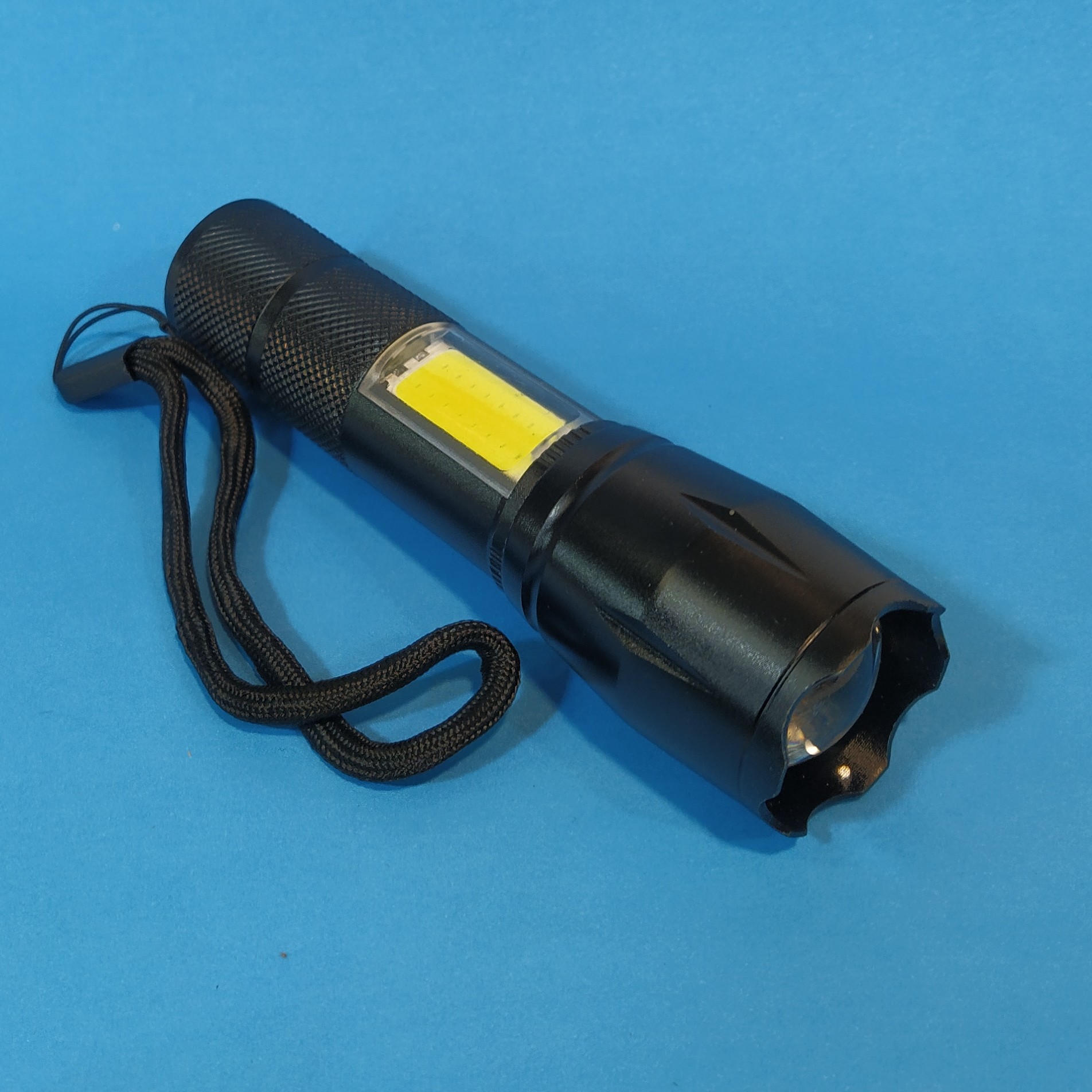 چراغ قوه پلیسی شارژی زوم دار C609