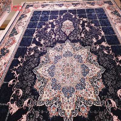 فرش ماشینی زمرد مشهد مدل تاج فیروزه زمینه سورمه ای