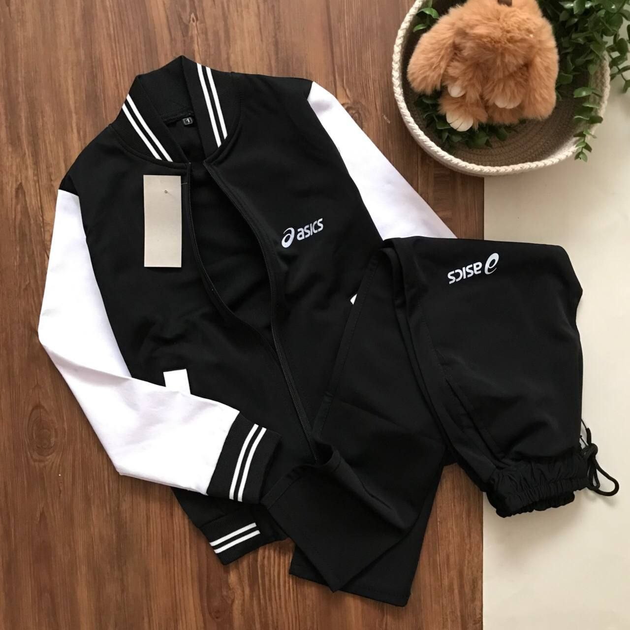 سویشرت شلوار اسپورت ورزشی شیک و جذاب جنس فلازت  کیفیت عالی مناسب حدود سنی 4 تا 11 سال مناسب مدارس باشگاه بیرون