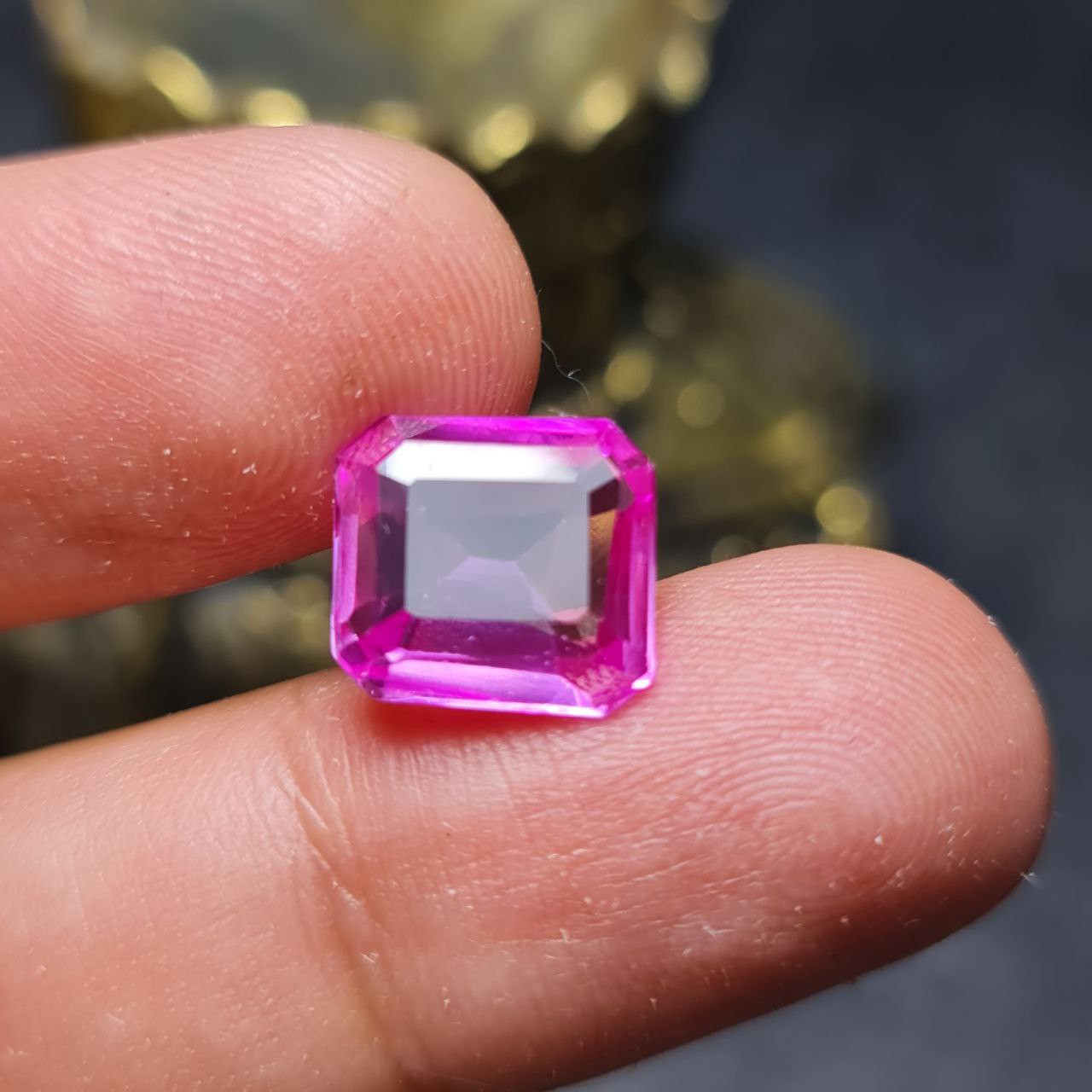 نگین فوق العاده زیبای یاقوت رُز شمش درجه یک با سختی 9 و وزن 7 قیراط 
کد 28358
