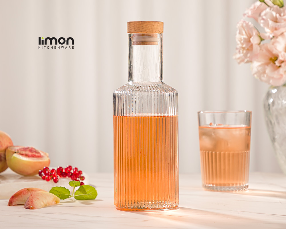 بطری آب درب چوبی 700 میلی لیتر کد محصول : 226659