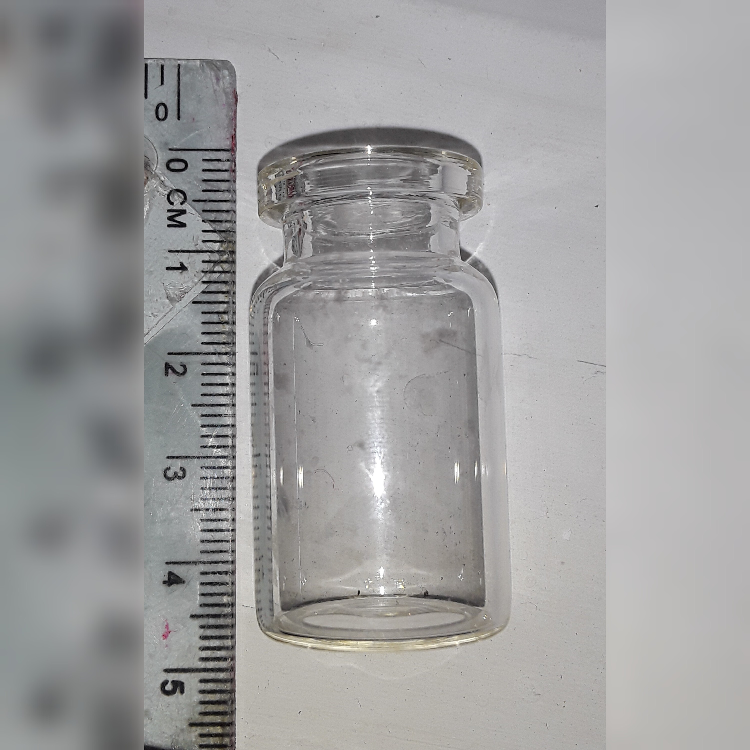 ویال شیشه ای با اندازه ی   4.5cm