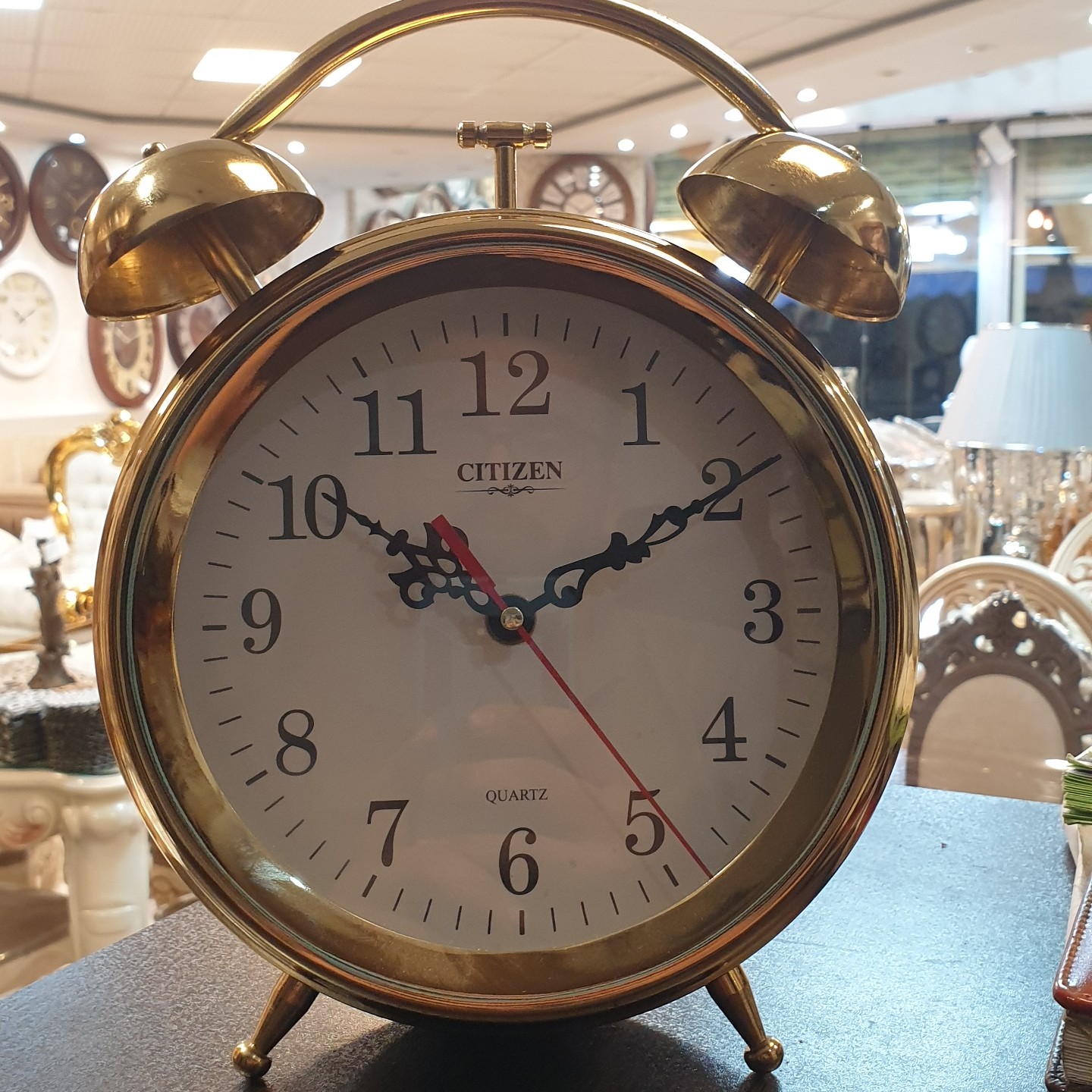 ساعت رومیزی فلزی طلایی سیتیزن طرح زنگ طلایی